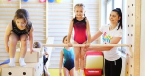 Odkrywając fascynujący świat akrobatyki sportowej – co warto wiedzieć?