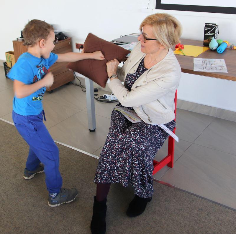 Skuteczne techniki: jak ćwiczyć na worku bokserskim i poprawić swoją kondycję