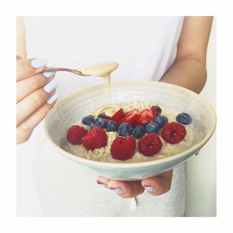 Idealne śniadanie przed porannym treningiem – co wybrać?