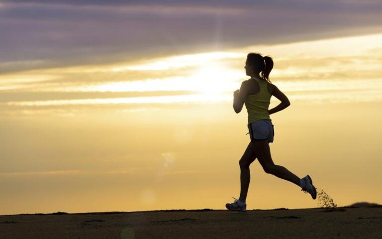 Jak często biegać 10 km w tygodniu, aby osiągnąć najlepsze wyniki?