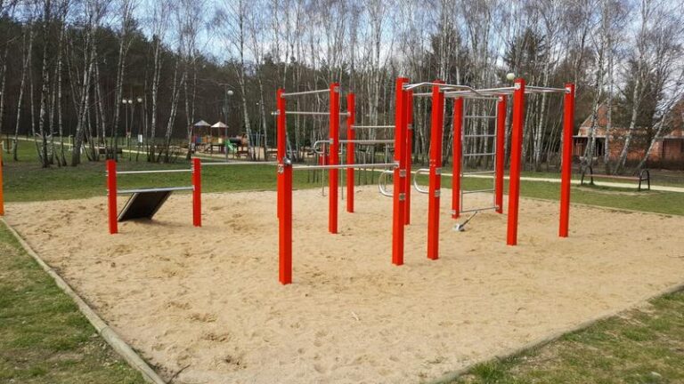 Czy już czas na korzystanie z siłowni plenerowych? Sprawdź, co potrzebujesz wiedzieć!