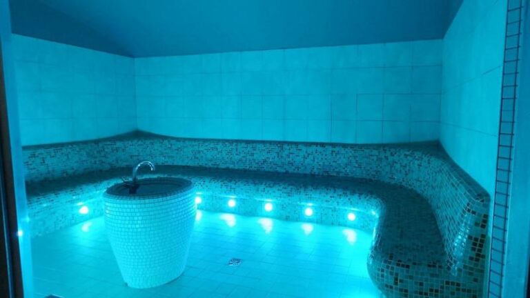 Ile kalorii możesz spalić podczas relaksu w saunie parowej?