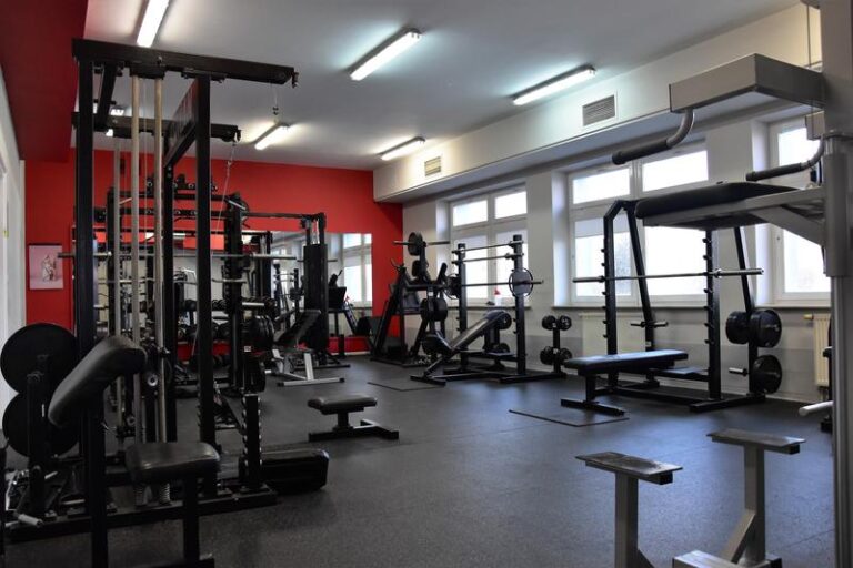 Sekrety skutecznego treningu: Jak prawidłowo ćwiczyć na siłowni?