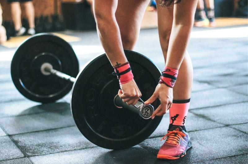 Trening na maszynach i wolnych ciężarach