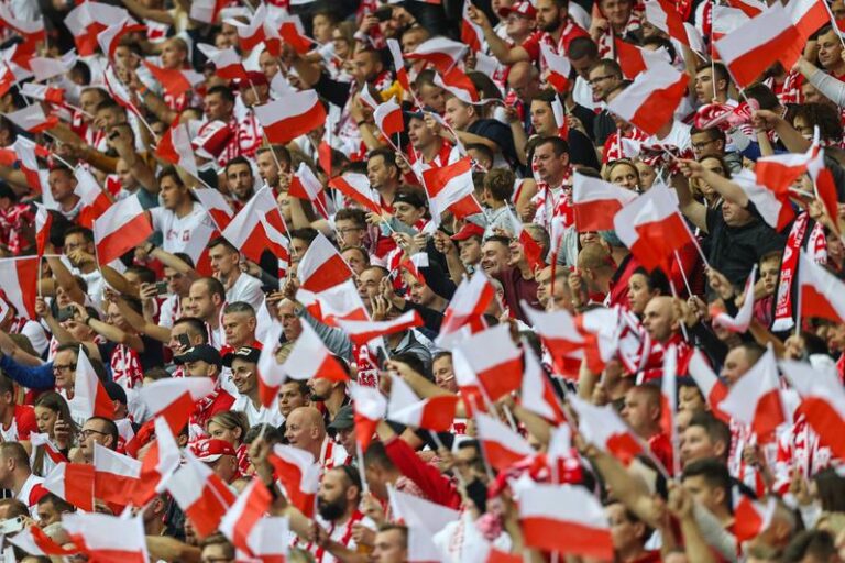 Magia wspólnego wsparcia: kiedy kibice dopingują sportowców na trybunach