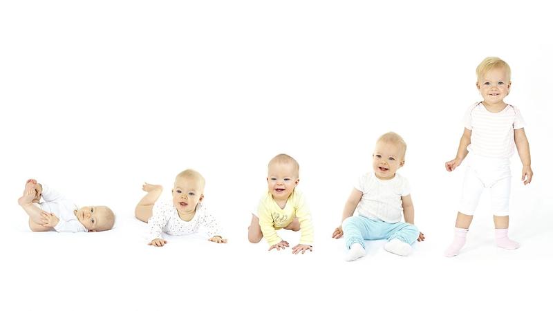 Poznaj sposoby, jak ćwiczyć z 5-miesięcznym dzieckiem i wspierać jego rozwój