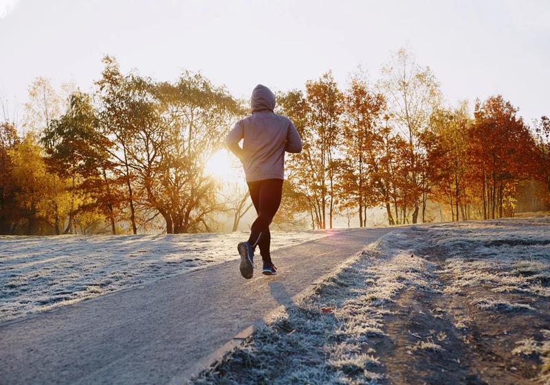 Zimowe Bieganie: Jak Ubierać Się, Aby Nie Zmarznąć i Cieszyć Się Ruchem