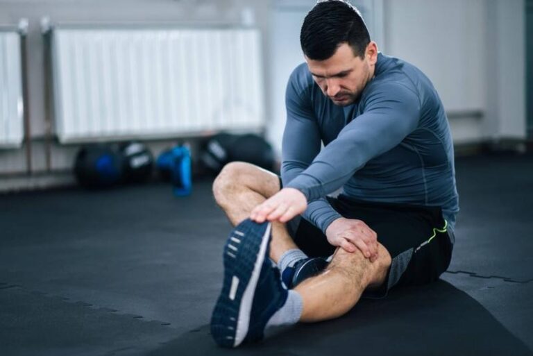 5 skutecznych sposobów, jak rozciągać mięśnie nóg, aby poprawić elastyczność