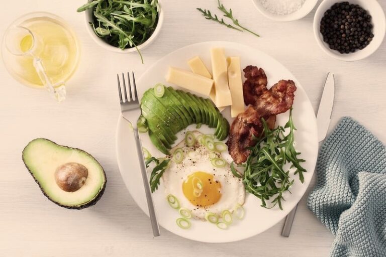 Keto czy low carb: która dieta lepiej wspiera Twoje cele zdrowotne?